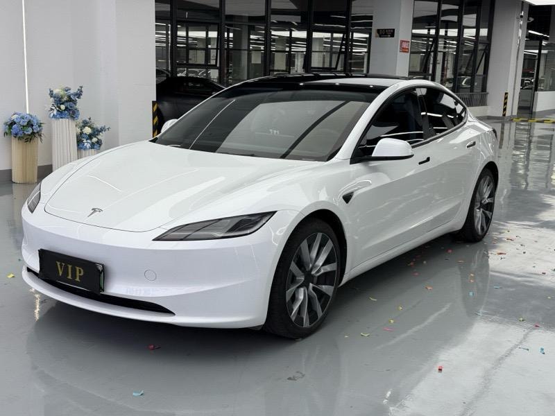 Tesla Model 3 2025 — фото автомобиля
