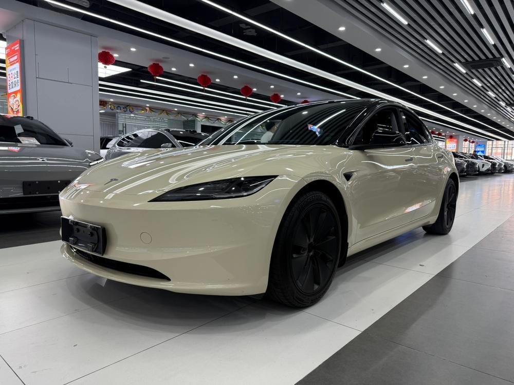Tesla Model 3 2025 — фото автомобиля