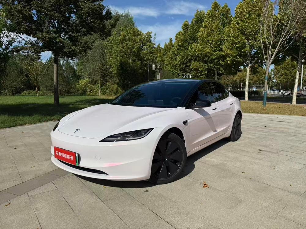 Tesla Model 3 2025 — фото автомобиля