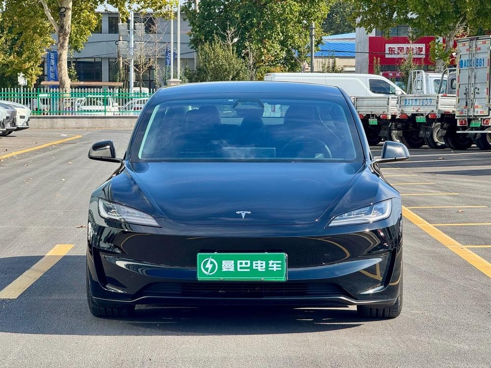 Tesla Model 3 2024 — фото автомобиля
