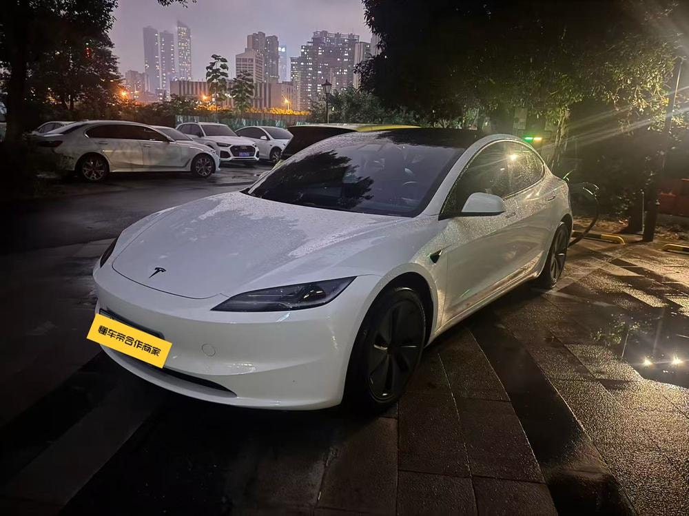 Tesla Model 3 2025 — фото автомобиля