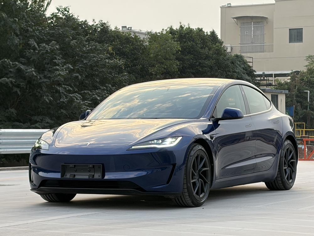 Tesla Model 3 2024 — фото автомобиля