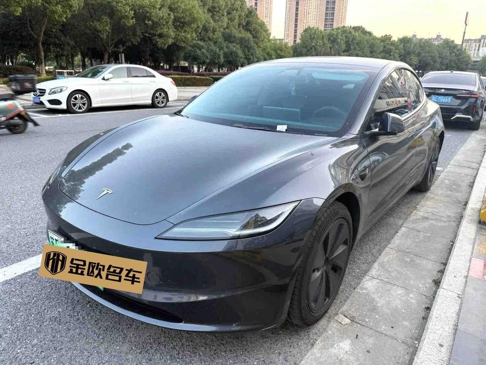 Tesla Model 3 2025 — фото автомобиля