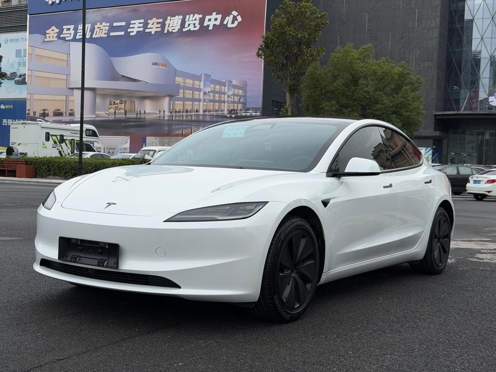 Tesla Model 3 2025 — фото автомобиля