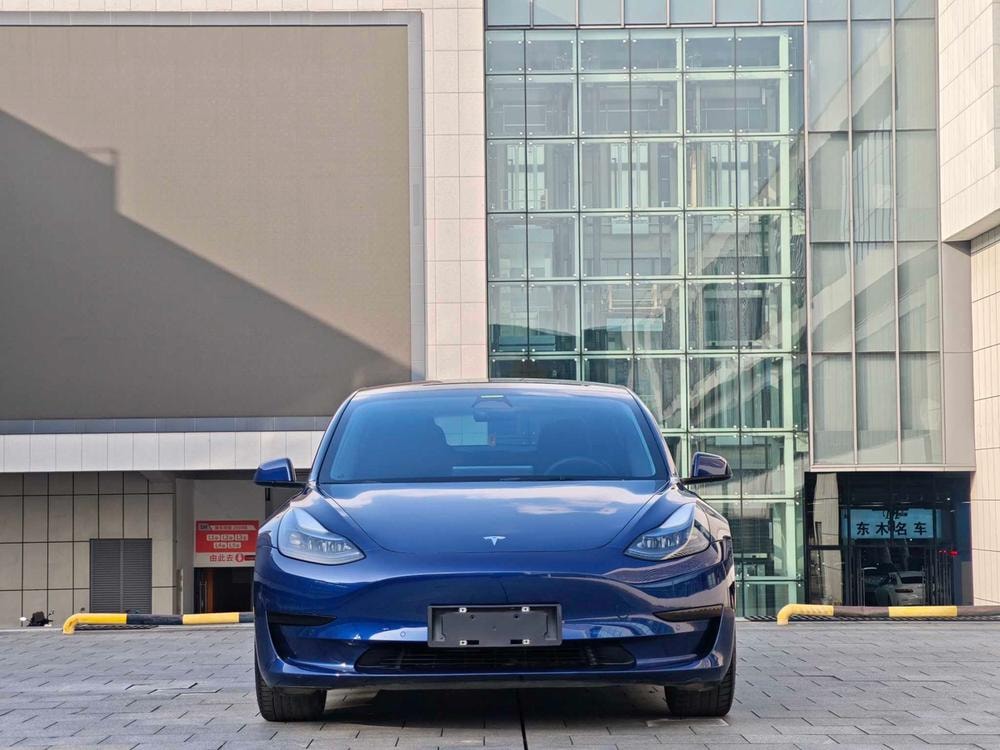 Tesla Model 3 2022 — фото автомобиля