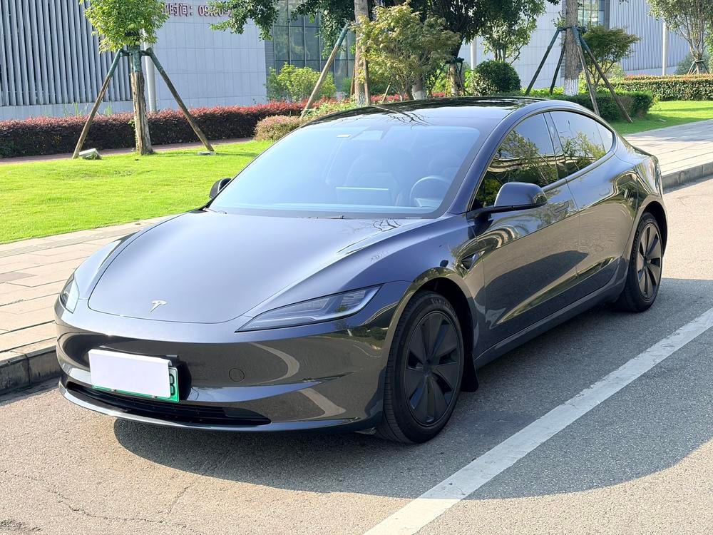 Tesla Model 3 2023 — фото автомобиля