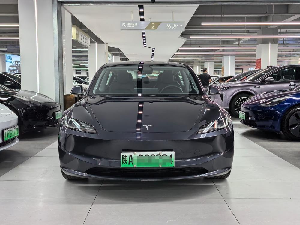 Tesla Model 3 2025 — фото автомобиля