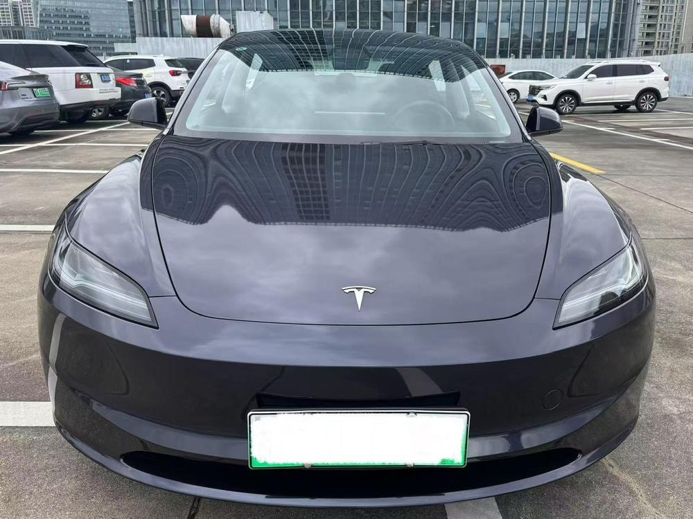 Tesla Model 3 2025 — фото автомобиля