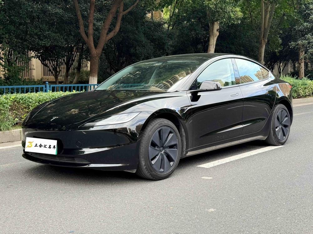 Tesla Model 3 2025 — фото автомобиля