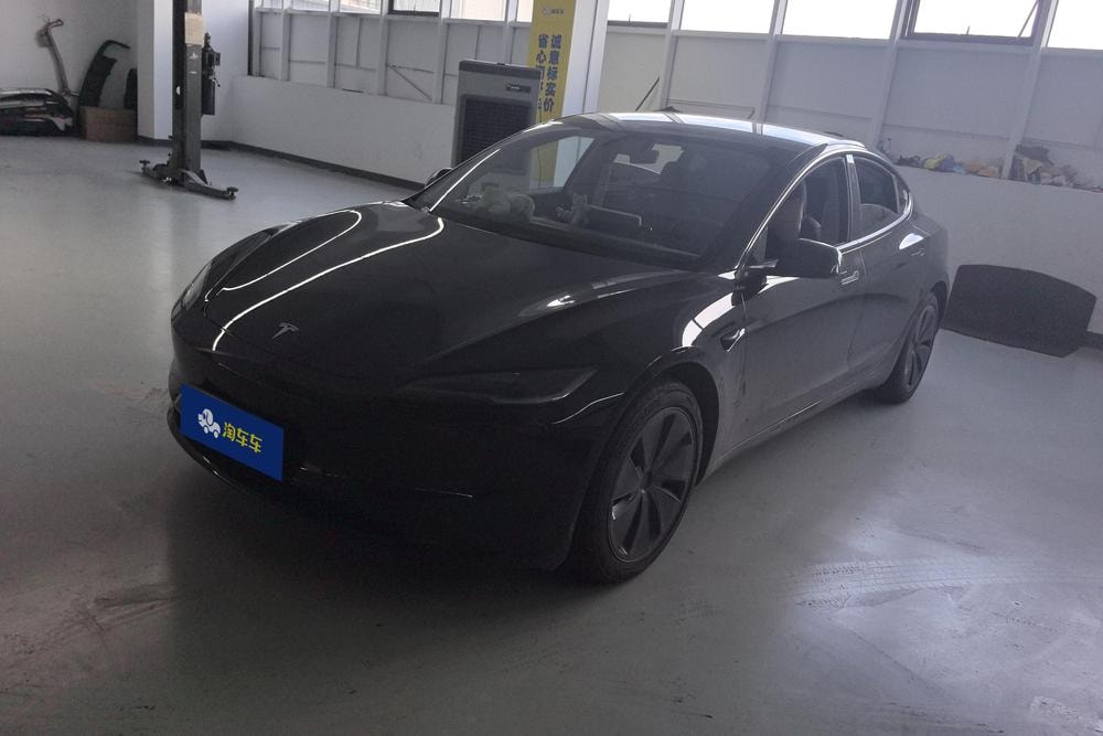 Tesla Model 3 2025 — фото автомобиля