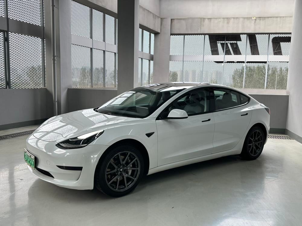 Tesla Model 3 2019 — фото автомобиля
