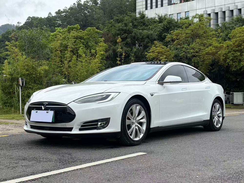 Tesla Model S 2016 — фото автомобиля
