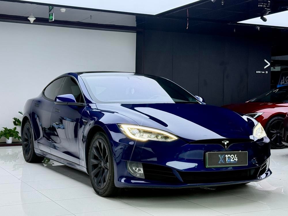 Tesla Model S 2017 — фото автомобиля 1