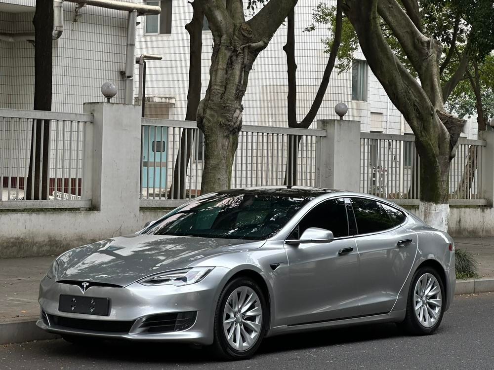 Tesla Model S 2016 — фото автомобиля