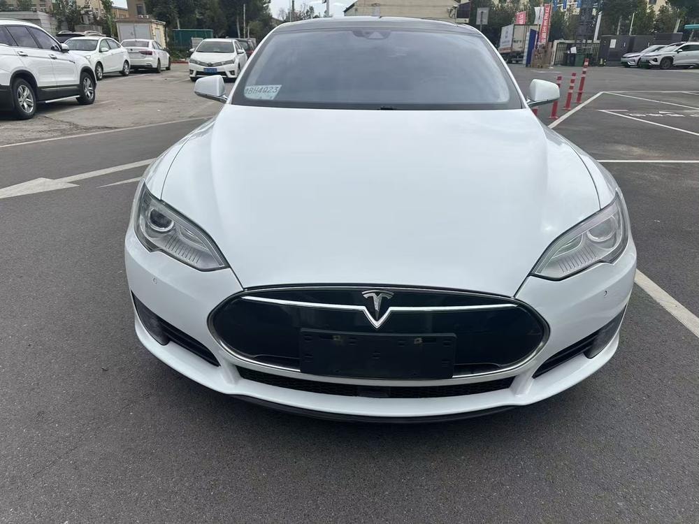 Tesla Model S 2016 — фото автомобиля