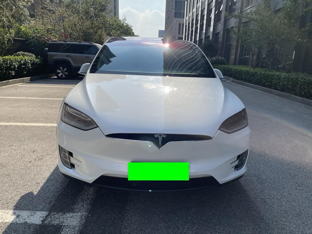 Tesla Model X 2017 — фото автомобиля