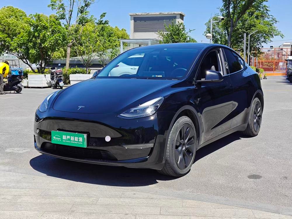 Tesla Model Y 2023 — фото автомобиля