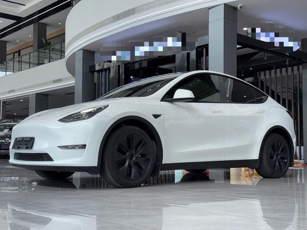 Tesla Model Y 2023 — фото автомобиля