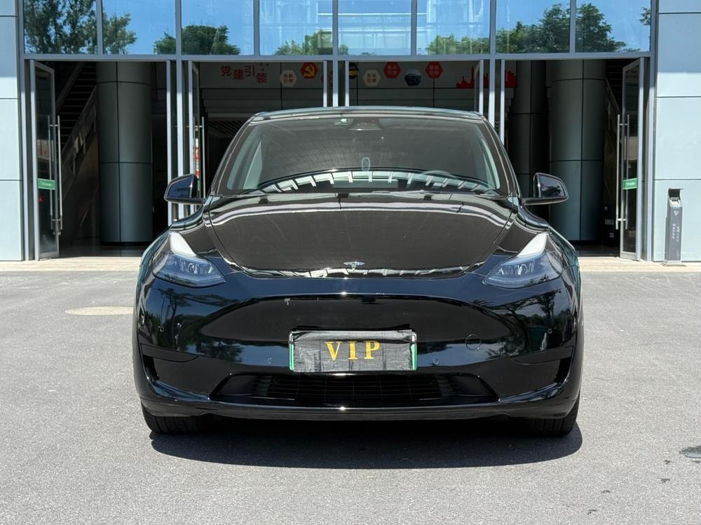 Tesla Model Y 2022 — фото автомобиля