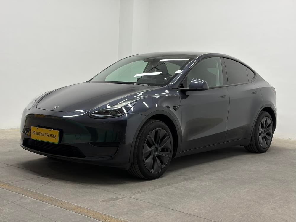 Tesla Model Y 2024 — фото автомобиля