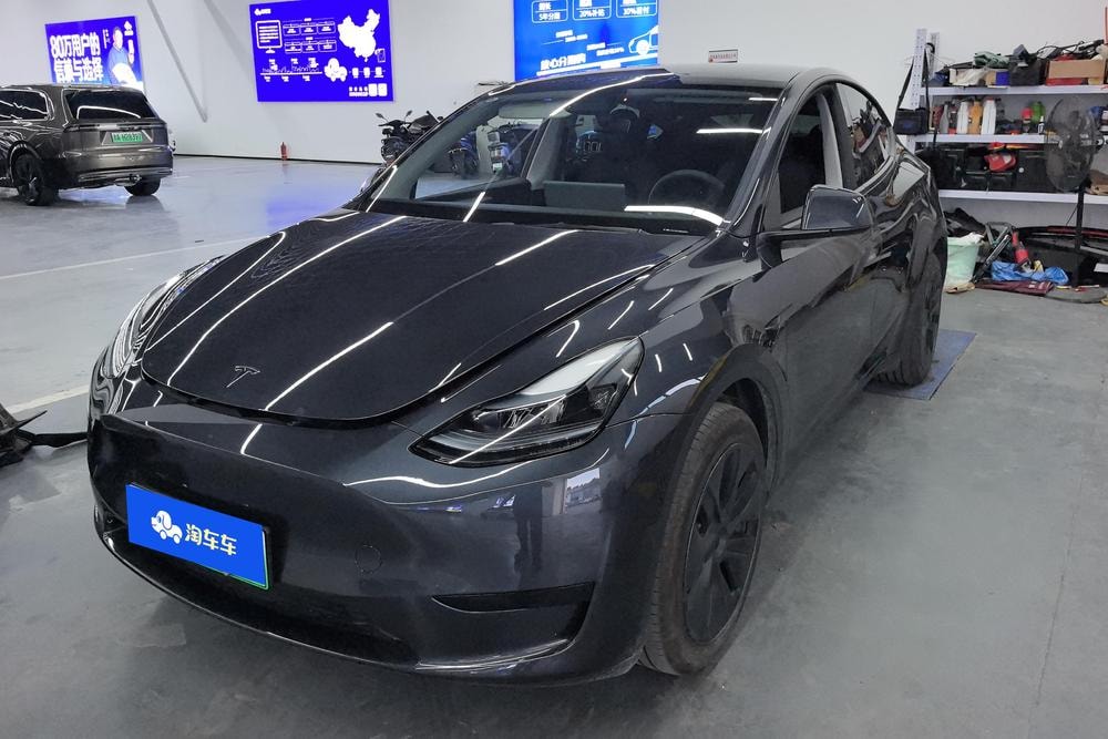 Tesla Model Y 2024 — фото автомобиля