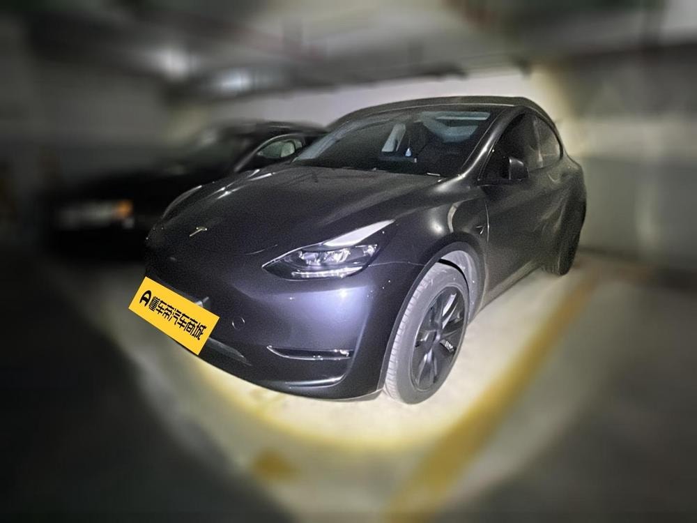 Tesla Model Y 2024 — фото автомобиля
