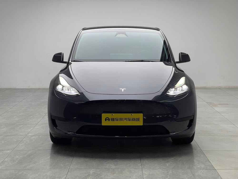 Tesla Model Y 2024 — фото автомобиля