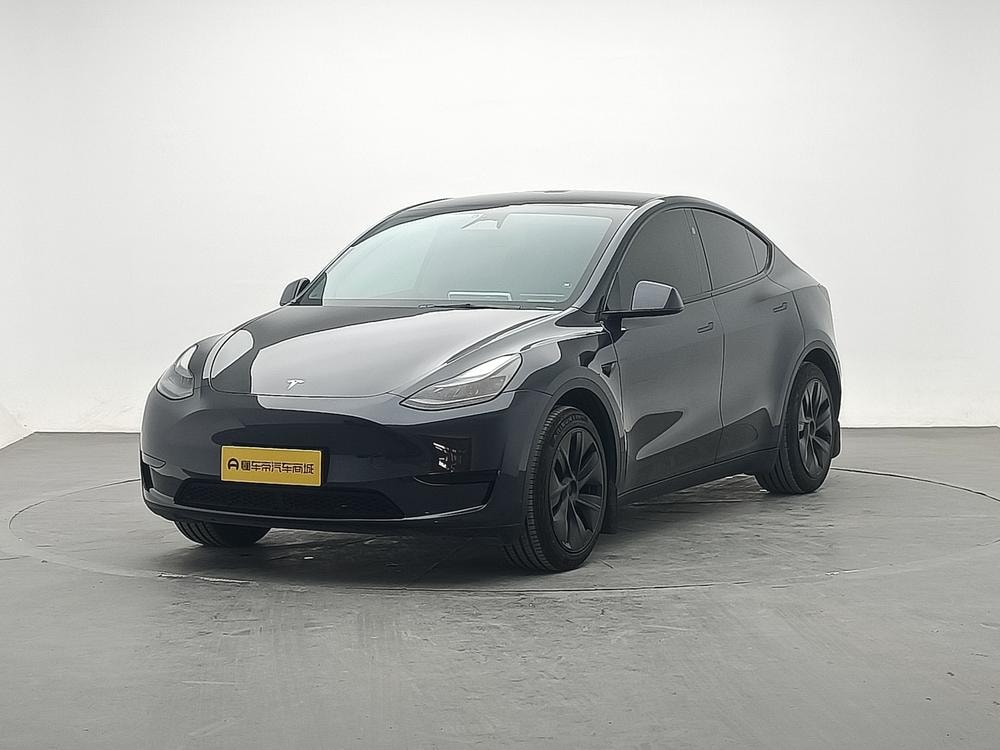 Tesla Model Y 2024 — фото автомобиля