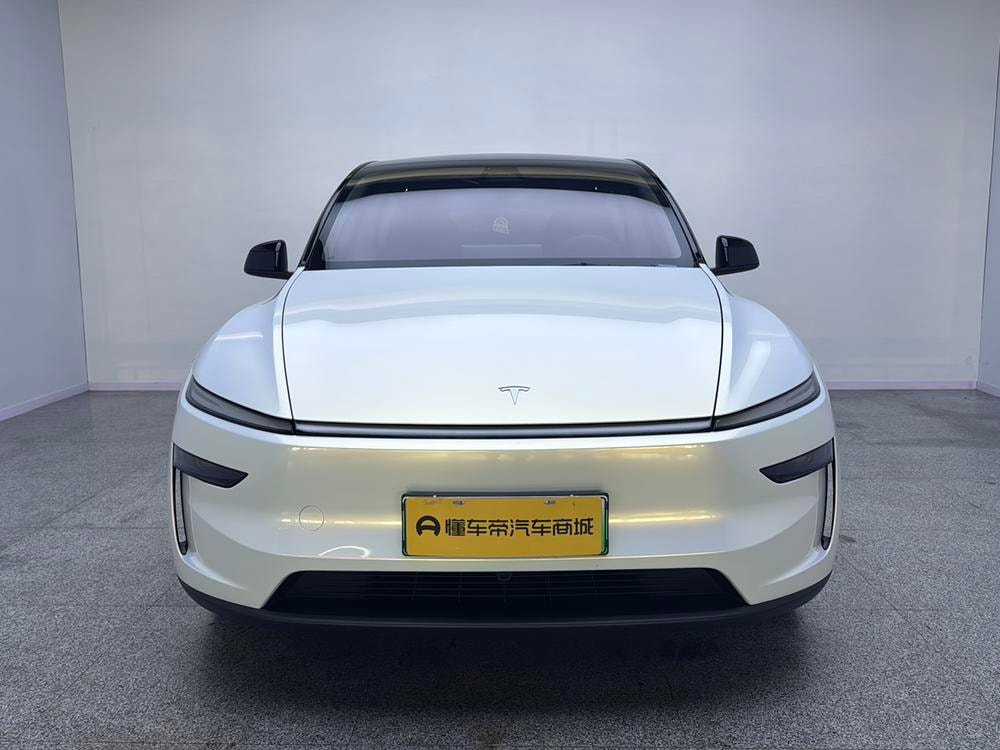 Tesla Model Y 2025 — фото автомобиля