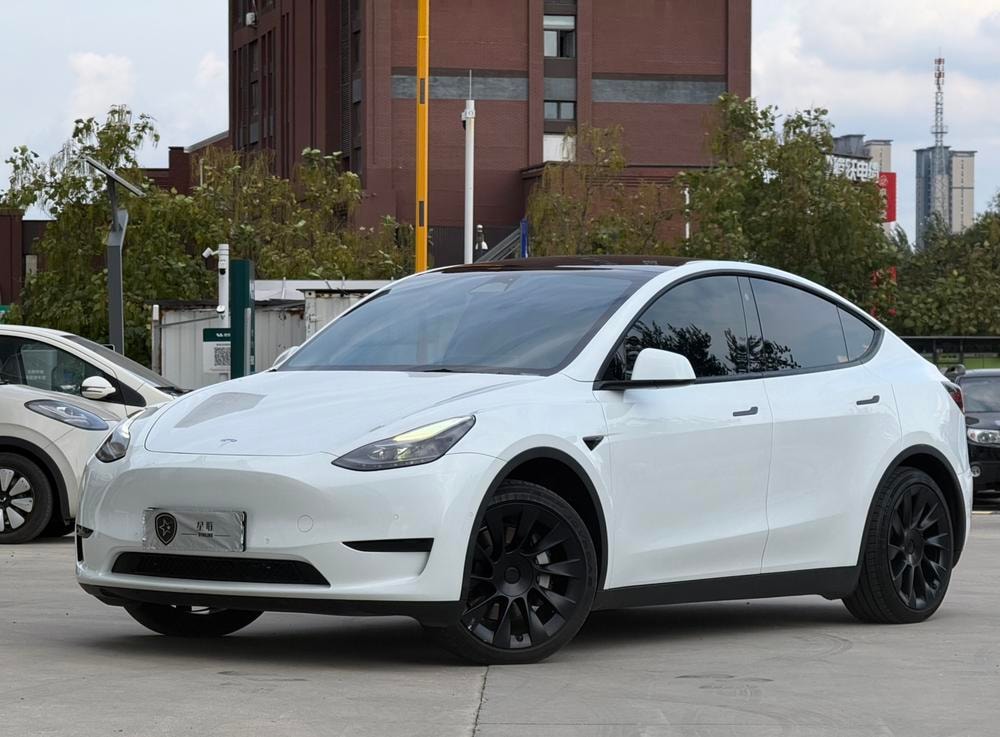 Tesla Model Y 2022 — фото автомобиля
