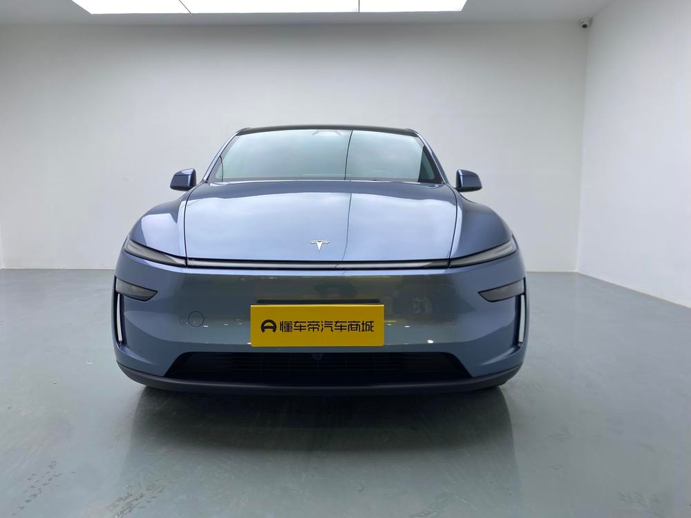Tesla Model Y 2025 — фото автомобиля