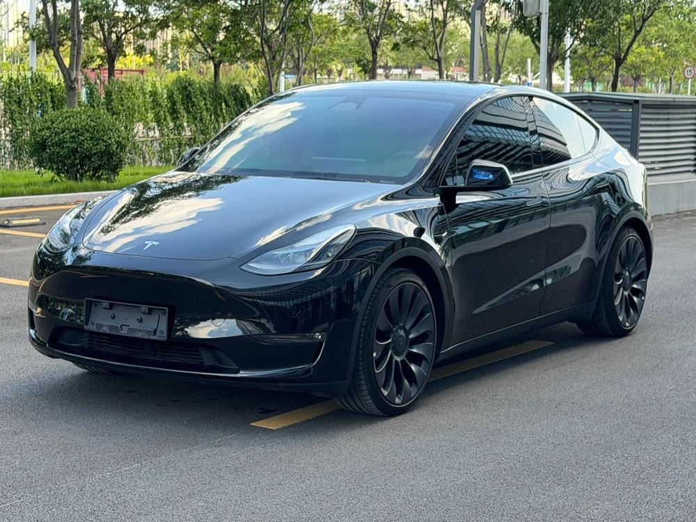 Tesla Model Y 2023 — фото автомобиля