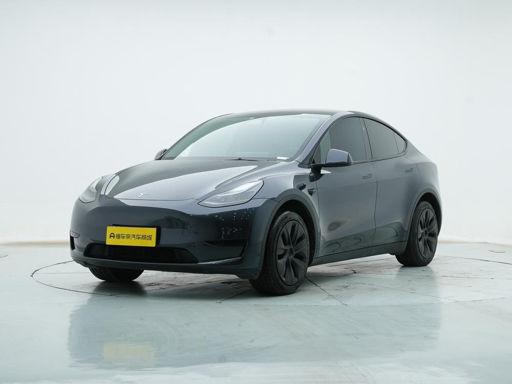 Tesla Model Y 2024 — фото автомобиля