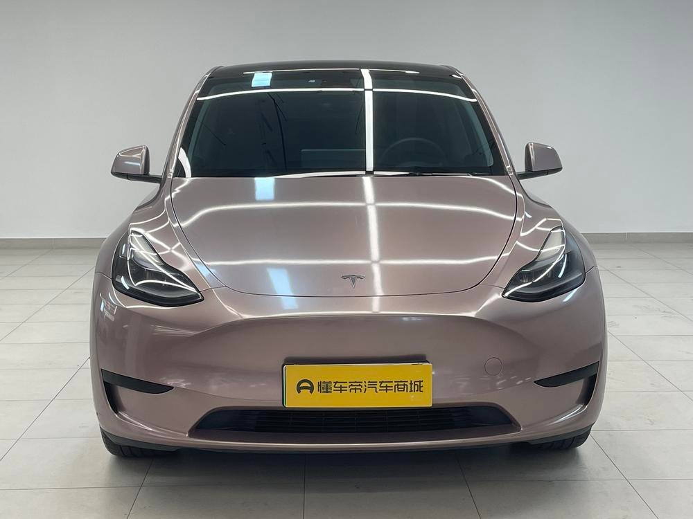 Tesla Model Y 2024 — фото автомобиля
