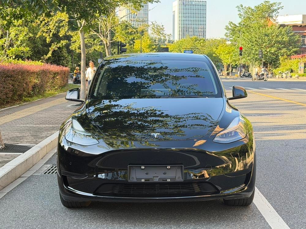Tesla Model Y 2022 — фото автомобиля