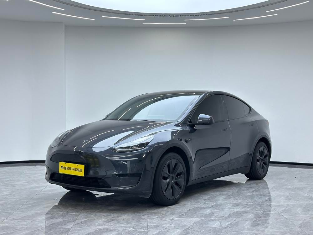 Tesla Model Y 2024 — фото автомобиля