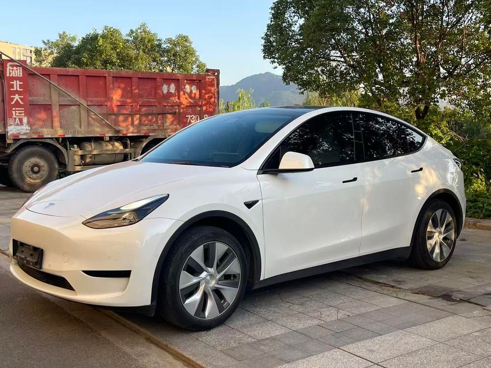 Tesla Model Y 2022 — фото автомобиля