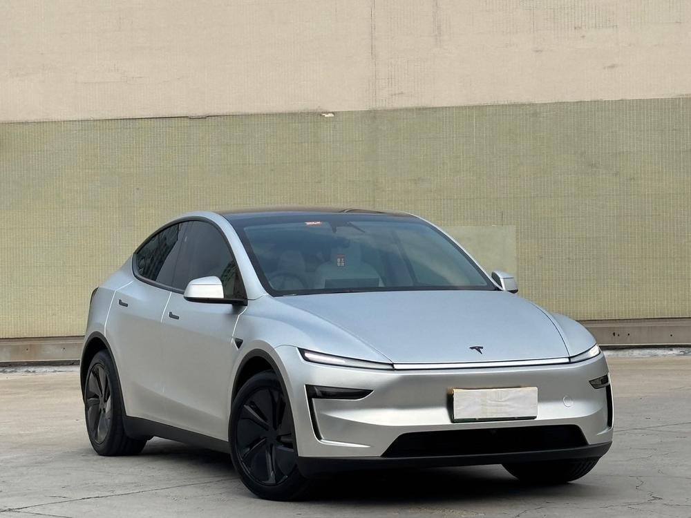 Tesla Model Y 2025 — фото автомобиля