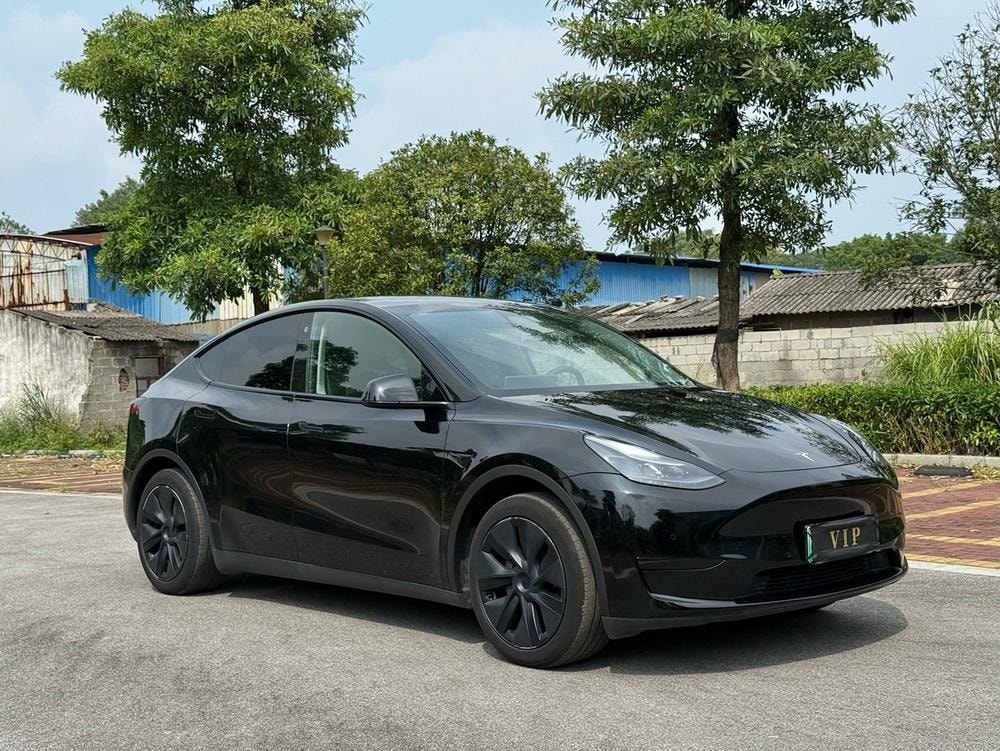 Tesla Model Y 2023 — фото автомобиля 1