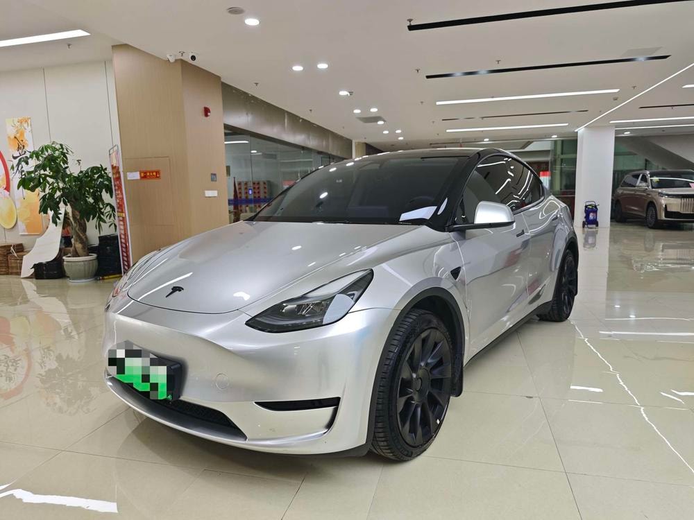 Tesla Model Y 2024 — фото автомобиля