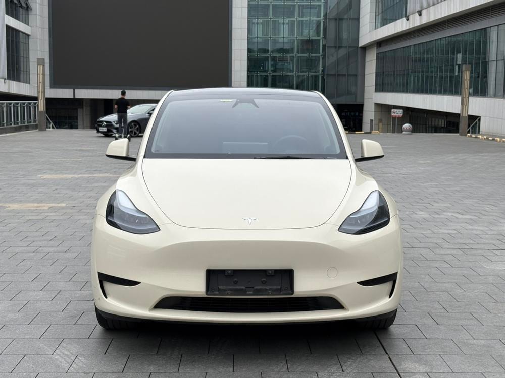 Tesla Model Y 2024 — фото автомобиля