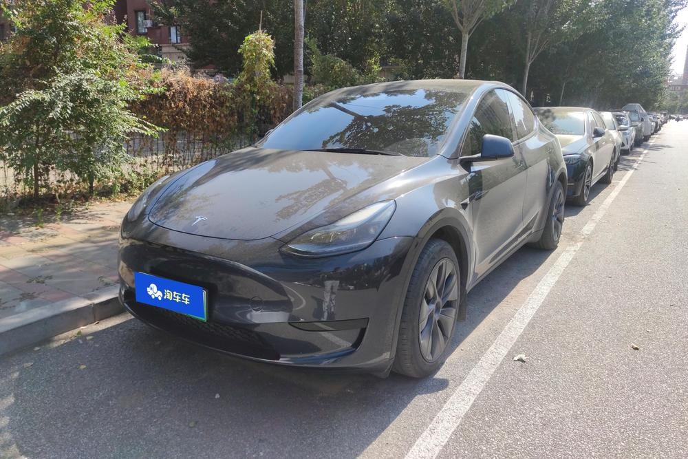 Tesla Model Y 2024 — фото автомобиля