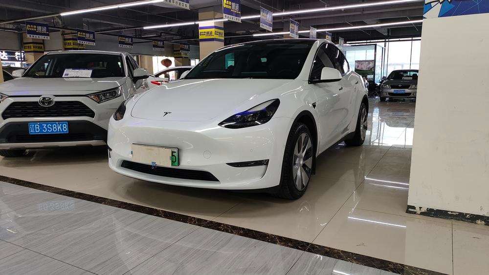 Tesla Model Y 2022 — фото автомобиля 1