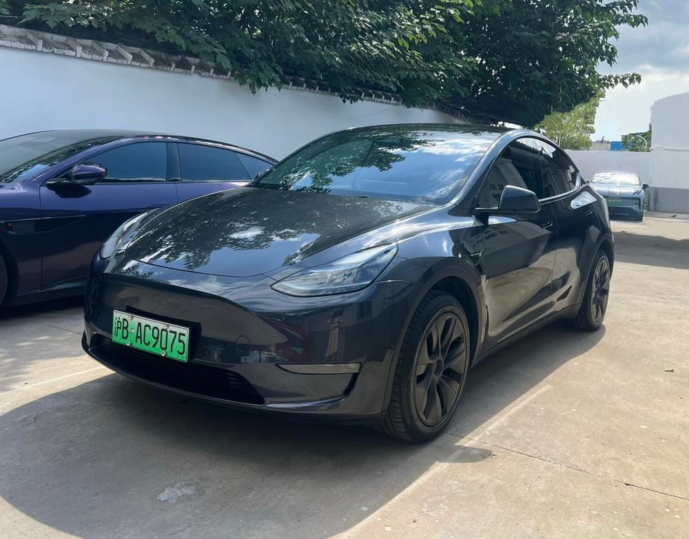 Tesla Model Y 2024 — фото автомобиля