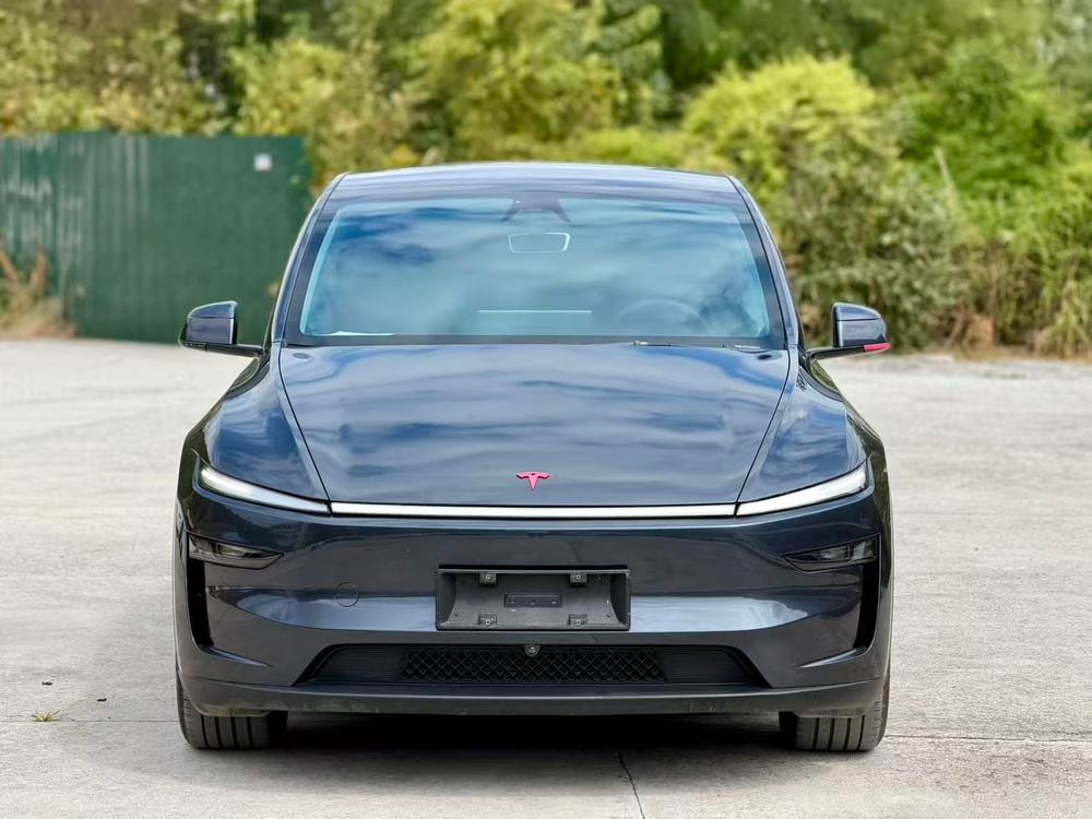 Tesla Model Y 2025 — фото автомобиля