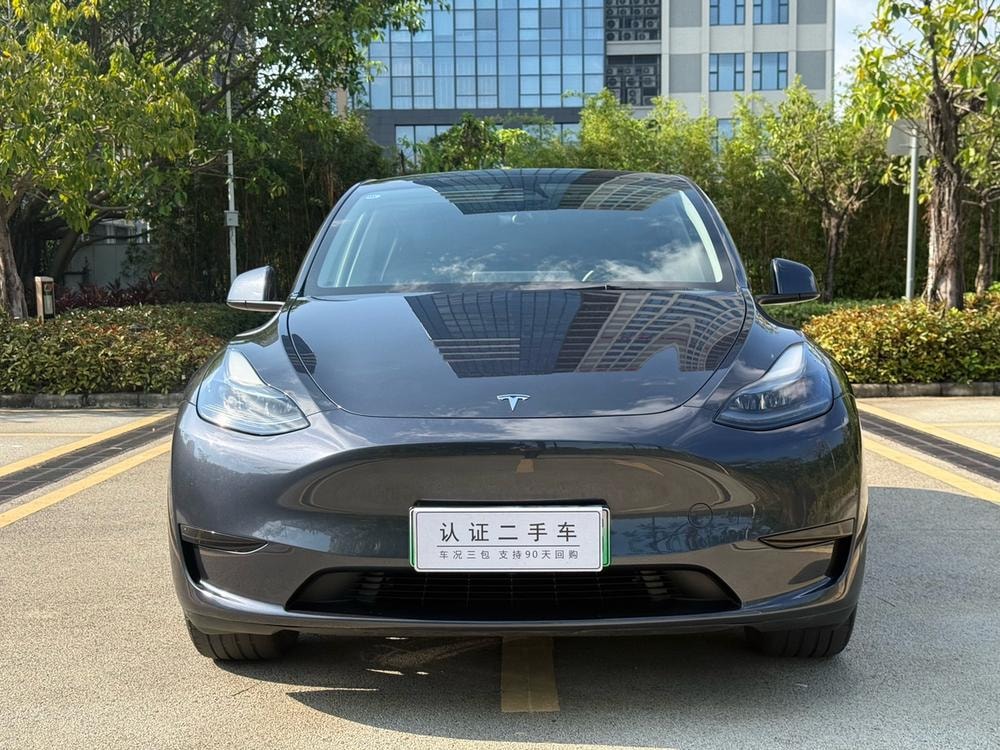 Tesla Model Y 2024 — фото автомобиля