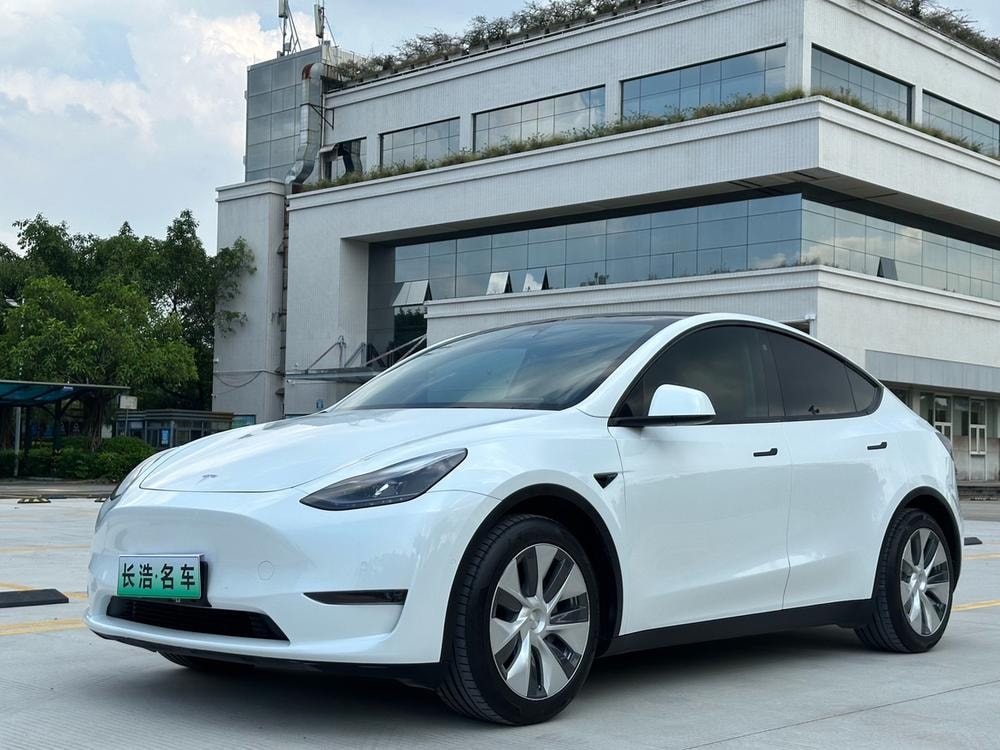 Tesla Model Y 2021 — фото автомобиля