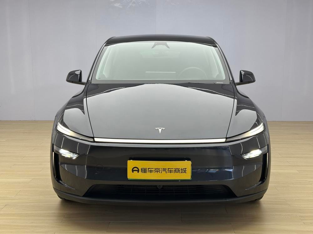 Tesla Model Y 2025 — фото автомобиля