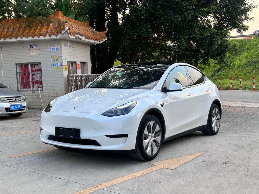 Tesla Model Y 2022 — фото автомобиля