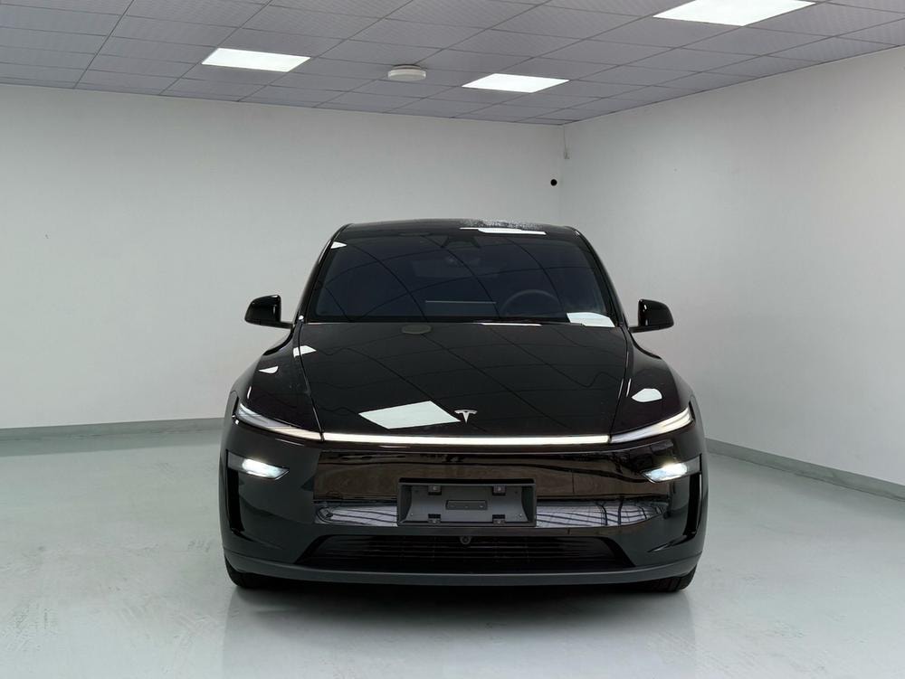 Tesla Model Y 2025 — фото автомобиля